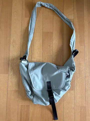 구제 숄더백