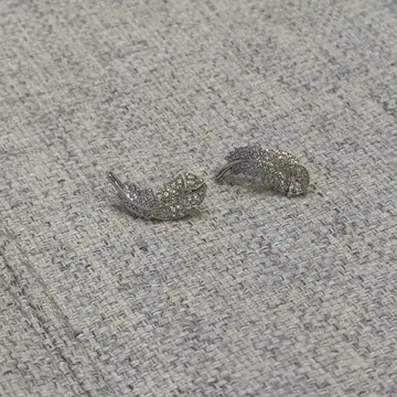 엘레강트 깃털 디자인 귀걸이 swarovski
