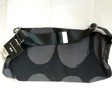 유니클로 x 마리메꼬 드로우 스트링 백 다크 그레이