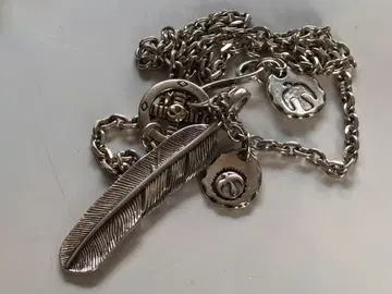 메탈 장식 특대형 페더 목걸이 고로즈
