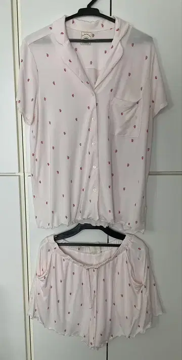 딸기 무늬 핑크 룸웨어 세트 젤라또피케