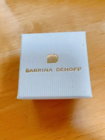 SABRINA DEHOFF 골드 귀걸이