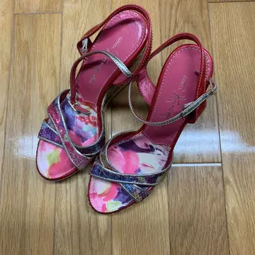 긴자 카네마츠 핑크 계열 웨지 샌들