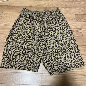 레오파드 무늬 숏팬츠