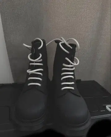 [ 레어 상품 ] Dr. Martens 1450 블랙 스티치