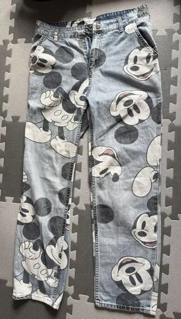 H&M 미키마우스 프린트 스트레이트 데님 M 사이즈