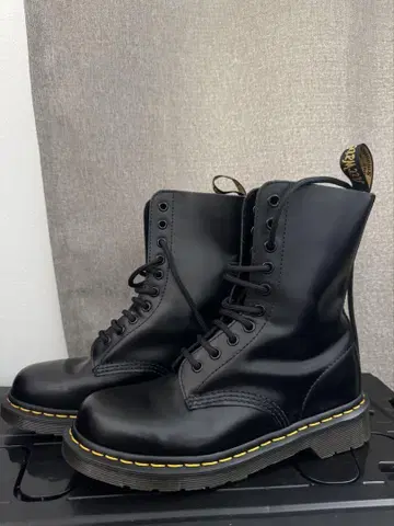 마크제이콥스 x Dr.Martens 10홀