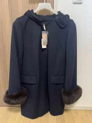 아스트리아 네이비 코트