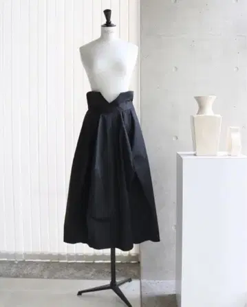 새상품 maison de r 꽈리 스커트 블랙