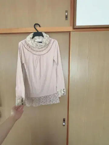 axes femme 프릴, 레이스, 퍼, 로즈 버튼 장식 핑크 긴팔 상의