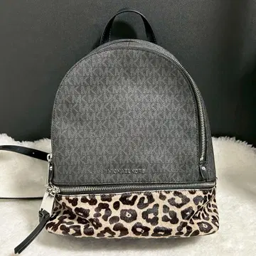 새상품급 MICHAEL KORS 마이클코어스 레오파드 로고 백팩
