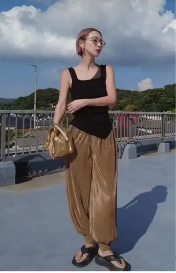 OMMO 플리츠 아란 진 팬츠