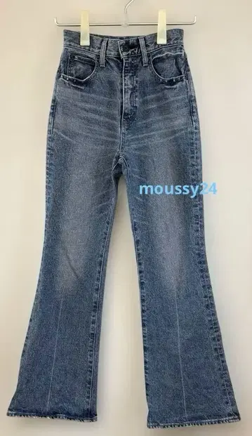Moussy 라이트 블루 플레어 데님 24