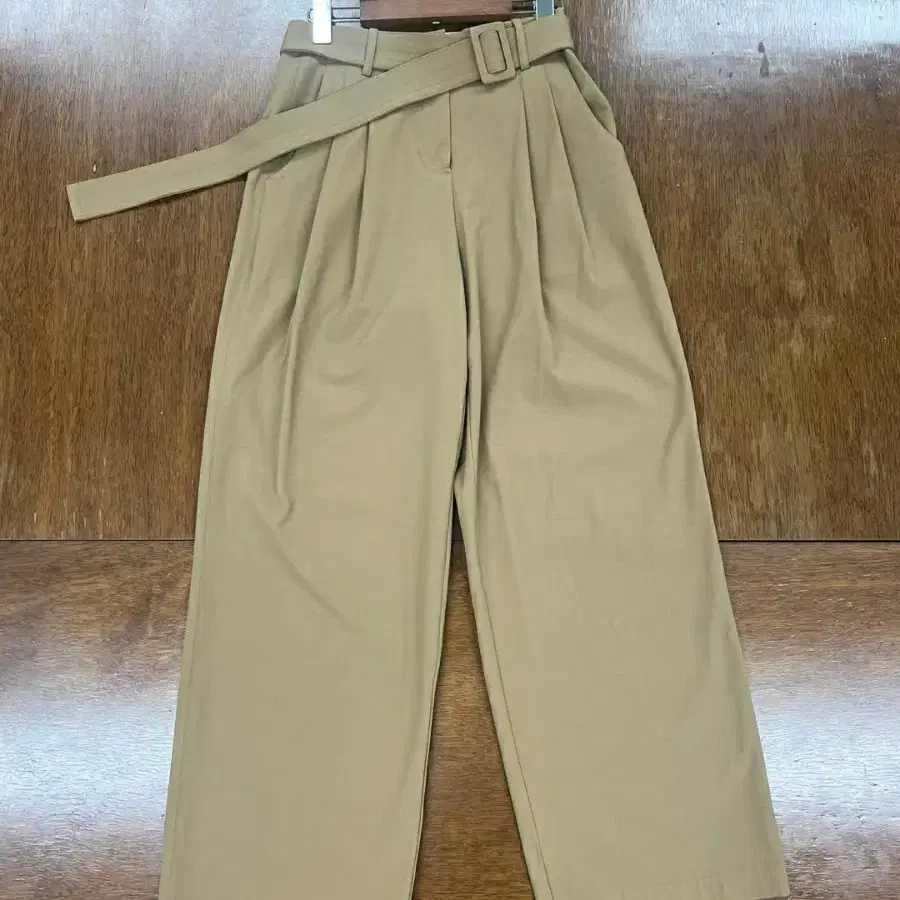 Cerric STRIPE COTTON PANTS / IVORY on Bunjang Global Site.
