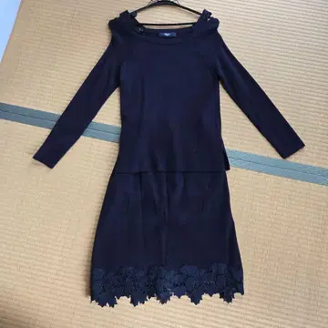 Fabulous 네이비 오프숄더 스커트 셋업
