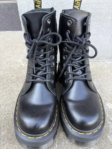 Dr. Martens 통굽 부츠