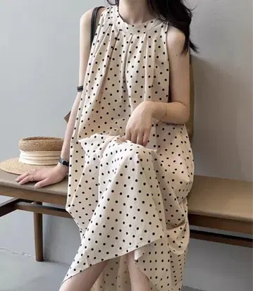 도트 플레어 슬리브리스 원피스