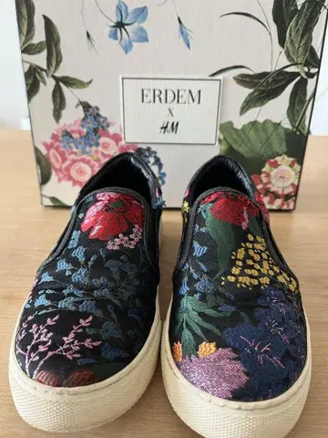상자, 봉투 있음 ERDEM x H&M 콜라보 스니커즈