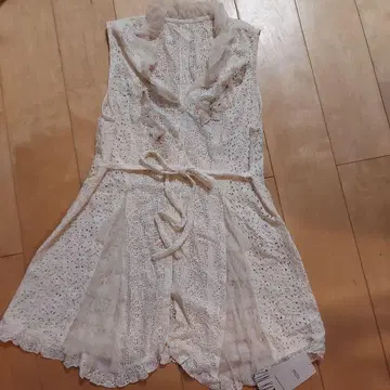 ZIN KATO 화이트 레이스 베스트 플라워 자수