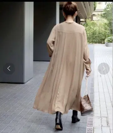 저널 스탠다드 베이지 긴팔 백 플리츠 셔츠 원피스