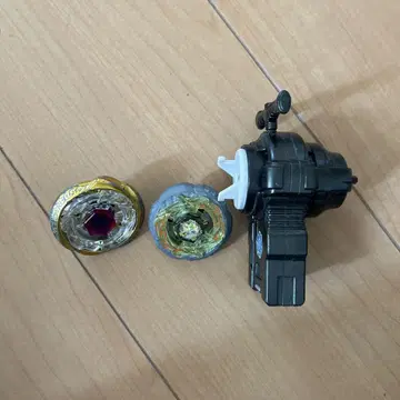 베이블레이드 메탈 골드 그레이 2개와 발사기