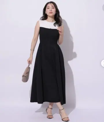 홀가먼트 뷔스티에 절개 원피스