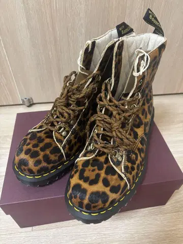 Dr. Martens Barton Leopard 레오파드 무늬 레오파드