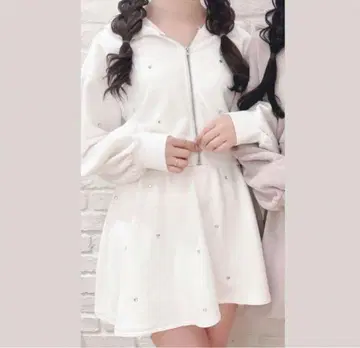 evelyn 하트 비쥬 셋업 화이트