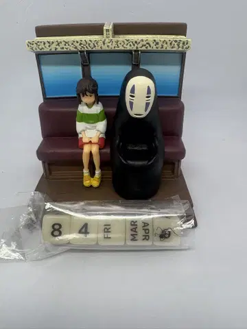 새상품 지브리 센과 치히로의 행방불명 만년 달력 해원전철을 타고