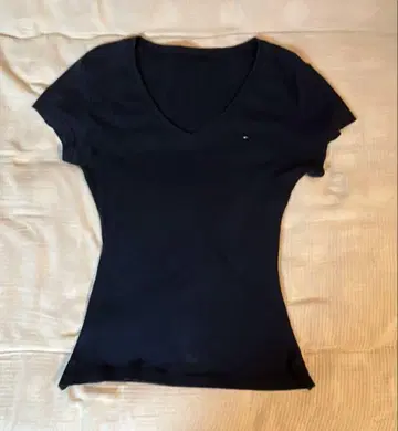 타미힐피거 V넥 티셔츠 네이비 y2k