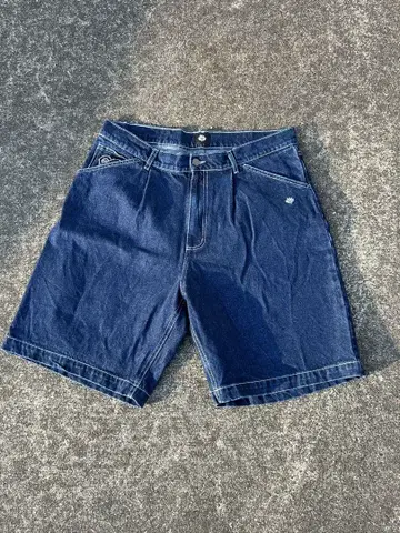 마젠타 하프 데님 네이비 하프 팬츠