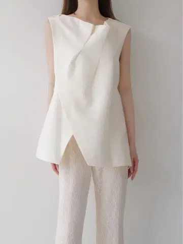 Celon asymmetry tucked sleeveless top