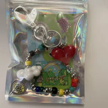 Love in the Clouds Beaded 키링