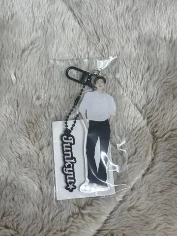 treasure 준규 아크릴 키링