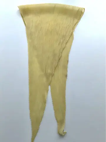 옅은 노란색 플리츠 스톨