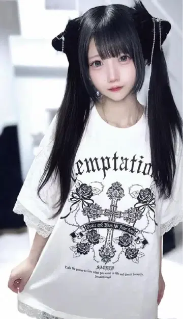 새상품 아냐치 콜라보 레이스 풀오버 화이트 L 사이즈 프리무톤