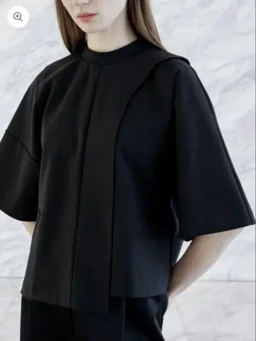 iore 이오레 DETAIL PONTE 티셔츠