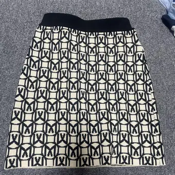 기하학 패턴 타이트 스커트 아이보리 x 블랙