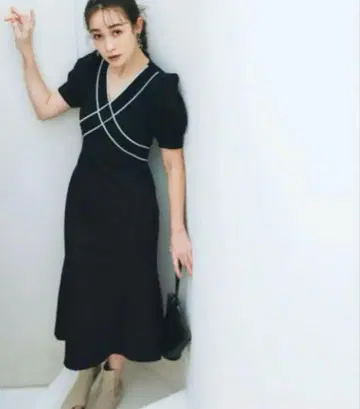LILY BROWN 크로스 디자인 머메이드 원피스