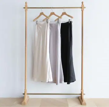 [미사용 새상품] 시루무린 Satin 머메이드 스커트 쉘 화이트 M