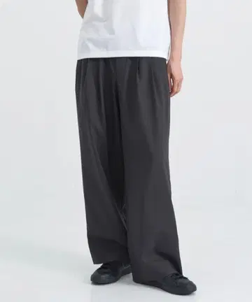 MARKAWARE TRIPLE PLEATED EASY TROUSERS