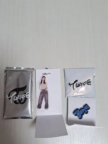 TWICE 랜덤 미니 아크릴 스탠드 참 랜덤 핀 배지 쯔위