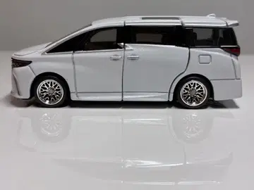 토미카 프리미엄 TOYOTA 40 알파드 개조 (출시 기념 사양)