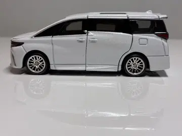 토미카 프리미엄 TOYOTA 40 알파드 개조 (출시 기념 사양)