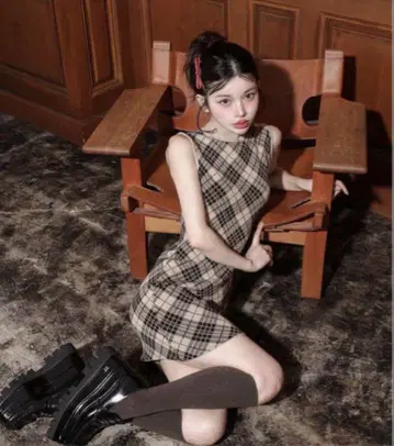 다리치 체크 자카드 슬리브리스 니트 미니 원피스