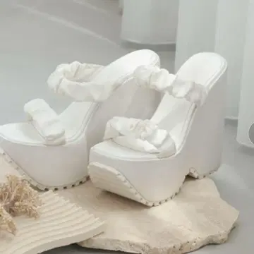 다리치 새틴 플랫폼 샌들 화이트 Darich M 사이즈