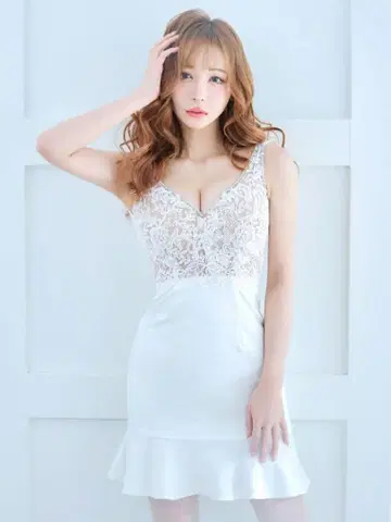 쥬얼스 화이트 레이스 장식 핏 앤 플레어 드레스