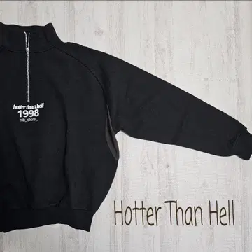 Hotter Than Hell 하프 지퍼 트레이닝복