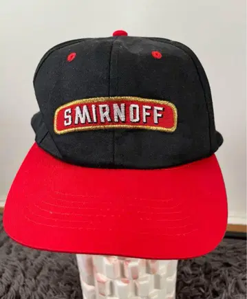 SMIRNOFF 캡 블랙/빨간색 스냅백