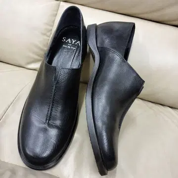 SAYA 사야 새상품 가죽 슬립온 플랫슈즈